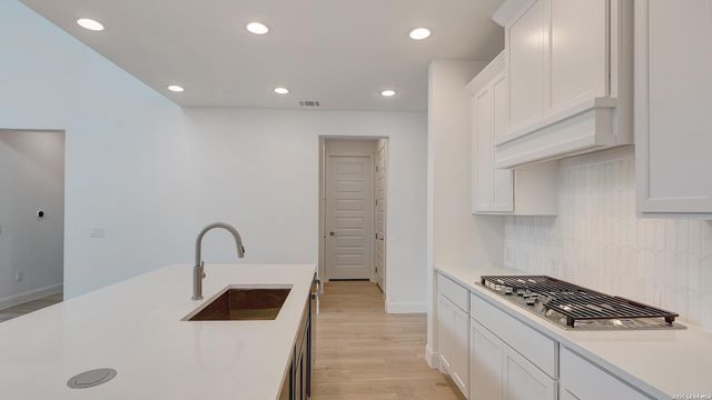 10726 Saleh Corner, San Antonio, TX 78224