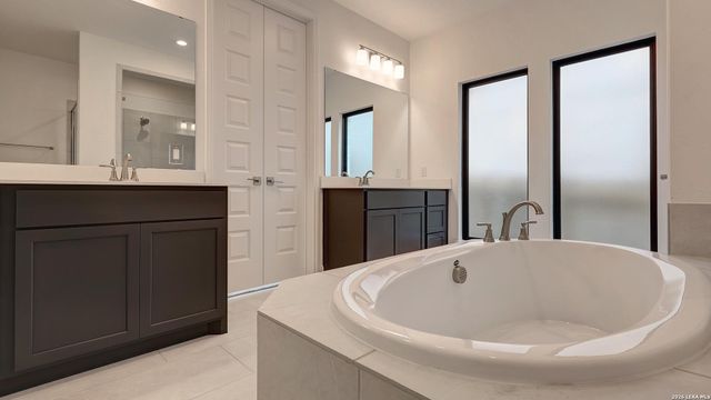 10726 Saleh Corner, San Antonio, TX 78224