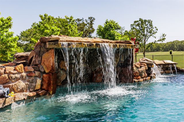 1466 County Road 1270, Alvord, TX 76225