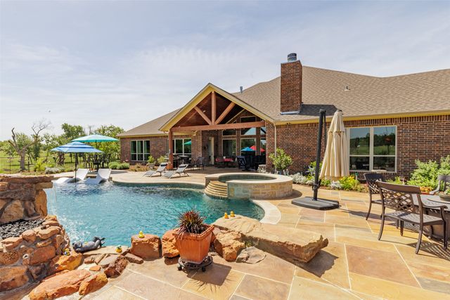 1466 County Road 1270, Alvord, TX 76225