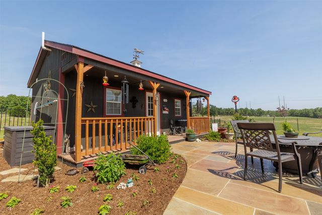 1466 County Road 1270, Alvord, TX 76225