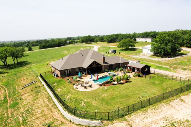 1466 County Road 1270, Alvord, TX 76225