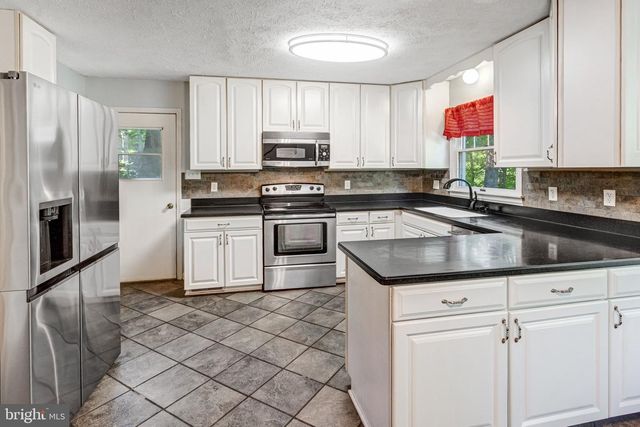 11646 HOWITZER LN, Woodbridge, VA 22192