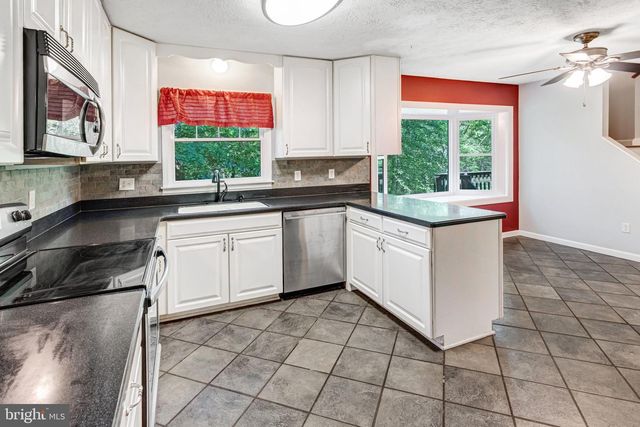 11646 HOWITZER LN, Woodbridge, VA 22192