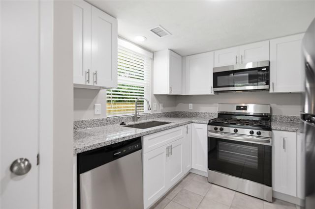 21 Oldstream Court, The Woodlands, TX 77381