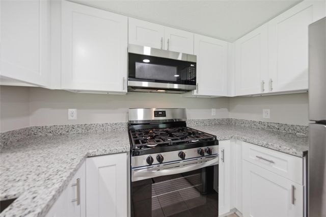 21 Oldstream Court, The Woodlands, TX 77381