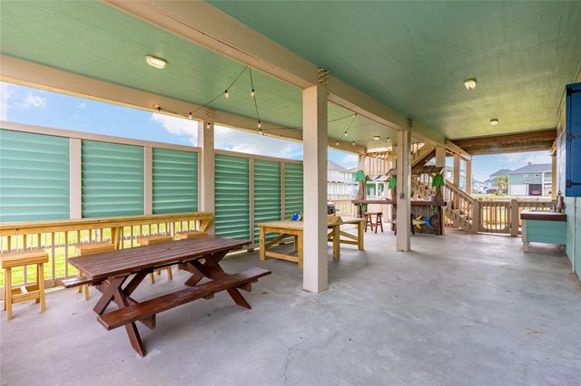 3228 Castle Drive, Crystal Beach, TX 77650