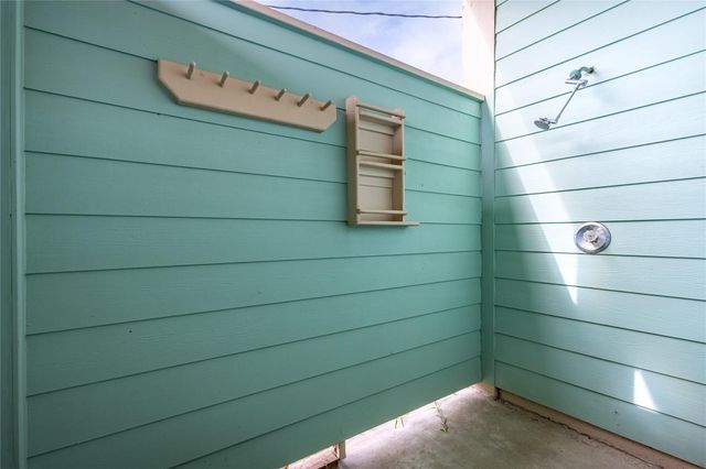 3228 Castle Drive, Crystal Beach, TX 77650