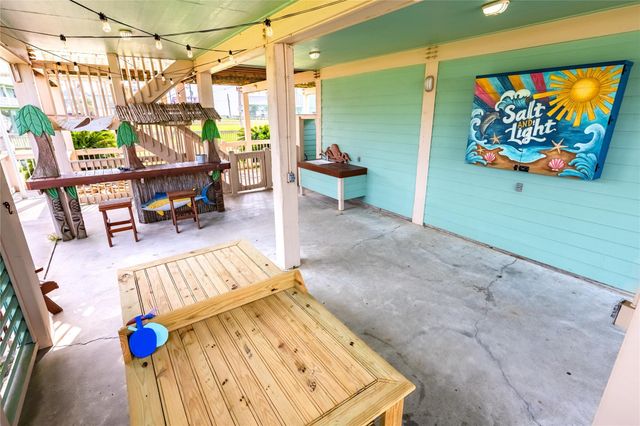 3228 Castle Drive, Crystal Beach, TX 77650