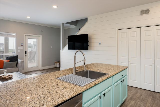 3228 Castle Drive, Crystal Beach, TX 77650