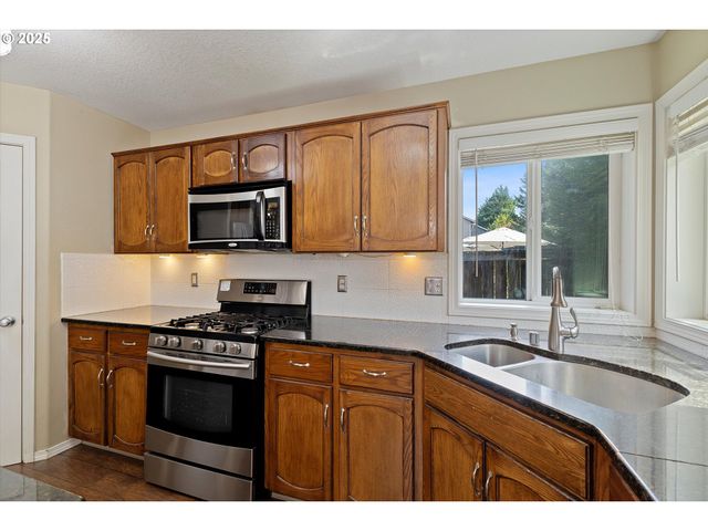 215 Nw 150TH Way, Vancouver, WA 98685