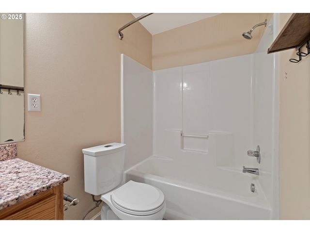 215 Nw 150TH Way, Vancouver, WA 98685