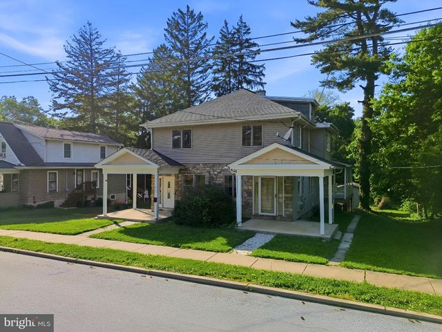 323 E ORANGE ST, Elizabethtown, PA 17022