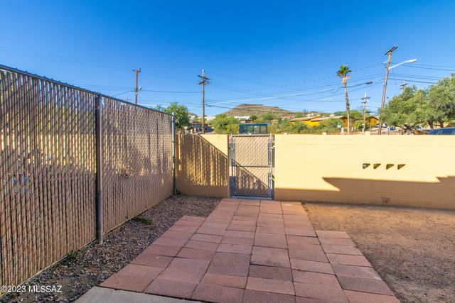 350 N Silverbell Rd Apt 116, Tucson, AZ 85745