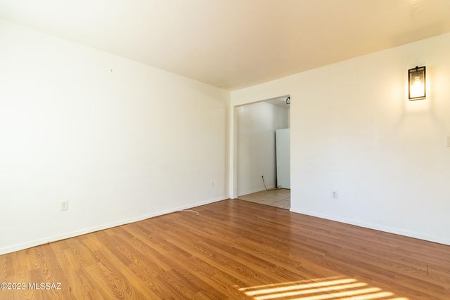 350 N Silverbell Rd Apt 116, Tucson, AZ 85745