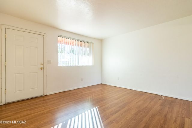 350 N Silverbell Rd Apt 116, Tucson, AZ 85745