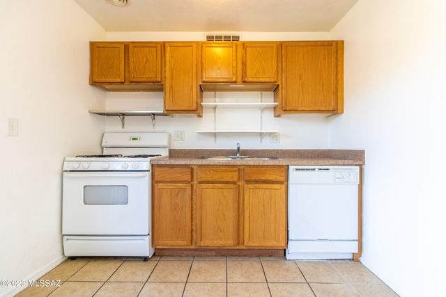 350 N Silverbell Rd Apt 116, Tucson, AZ 85745