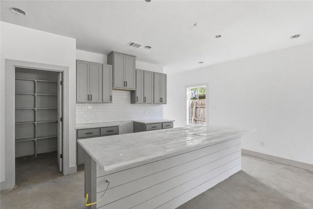 301 Park Place, College Station, TX 77840