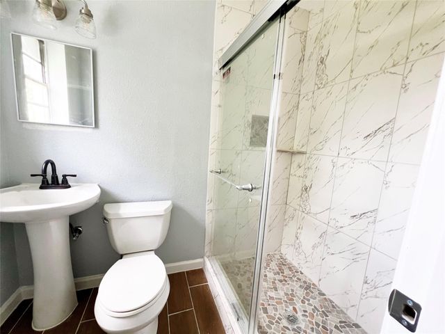 103 Cosmos Street 4, Houston, TX 77009