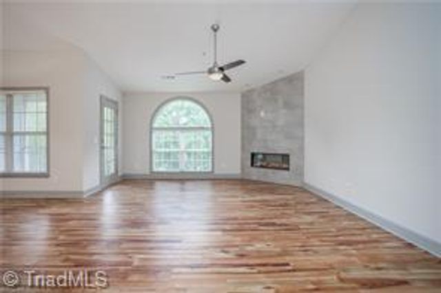 3725 Morris Farm Drive 3B, Greensboro, NC 27409