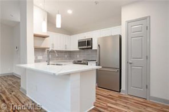 3725 Morris Farm Drive 3B, Greensboro, NC 27409