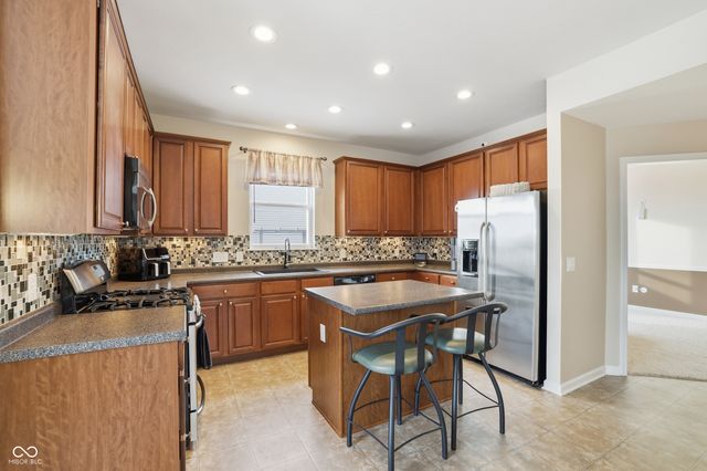 7879 Blue Jay Way, Zionsville, IN 46077