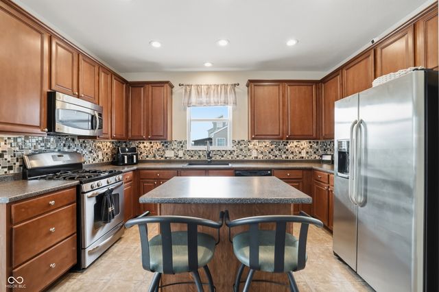 7879 Blue Jay Way, Zionsville, IN 46077