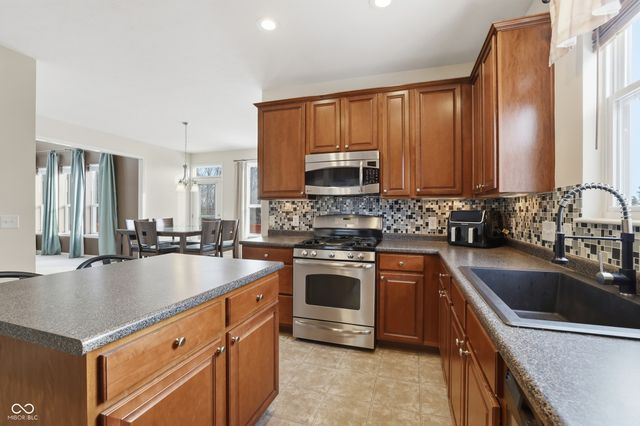 7879 Blue Jay Way, Zionsville, IN 46077