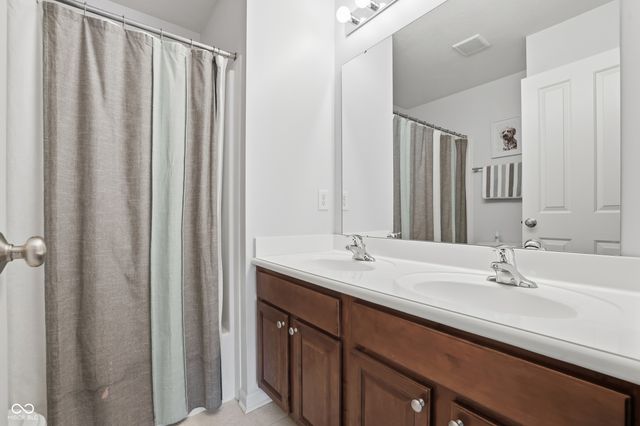 7879 Blue Jay Way, Zionsville, IN 46077