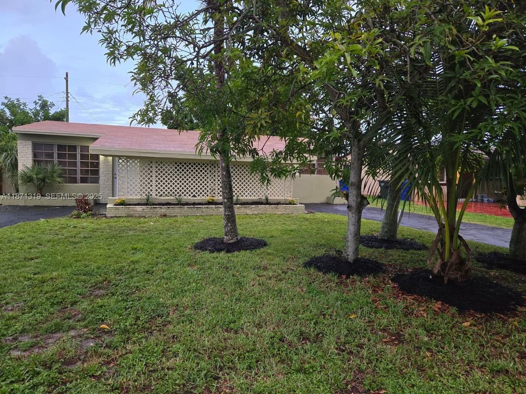 6751 Meade Street, Hollywood, FL 33024