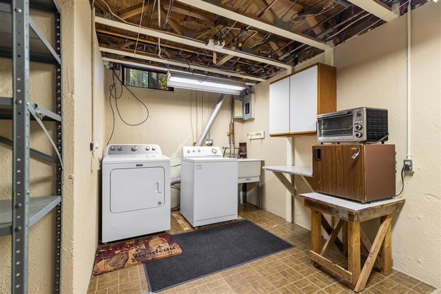 25352 Potomac Drive 7, South Lyon, MI 48178