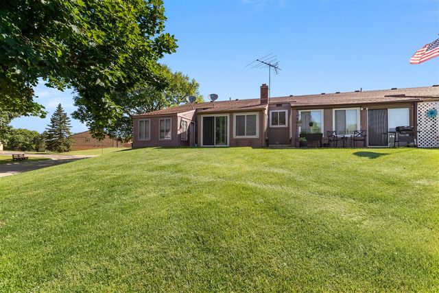 25352 Potomac Drive 7, South Lyon, MI 48178