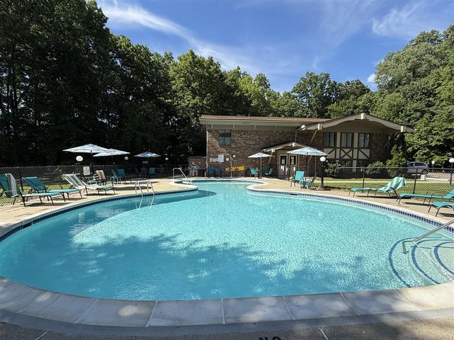 25352 Potomac Drive 7, South Lyon, MI 48178