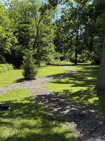 25352 Potomac Drive 7, South Lyon, MI 48178