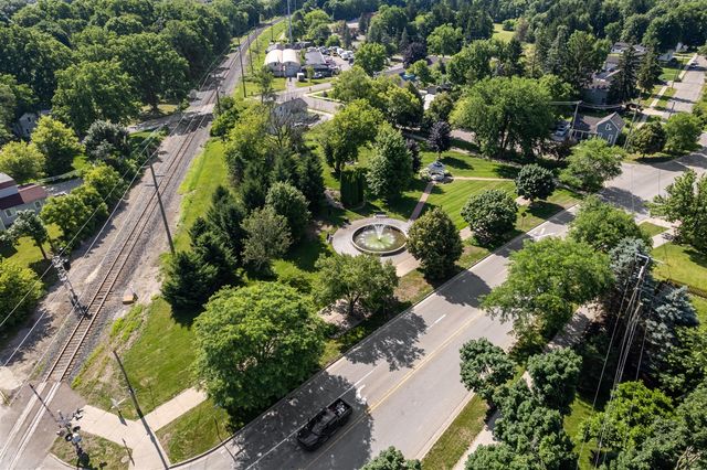 25352 Potomac Drive 7, South Lyon, MI 48178
