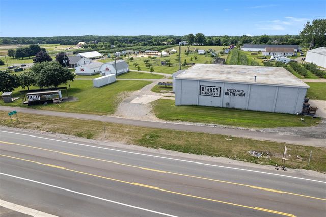 25352 Potomac Drive 7, South Lyon, MI 48178