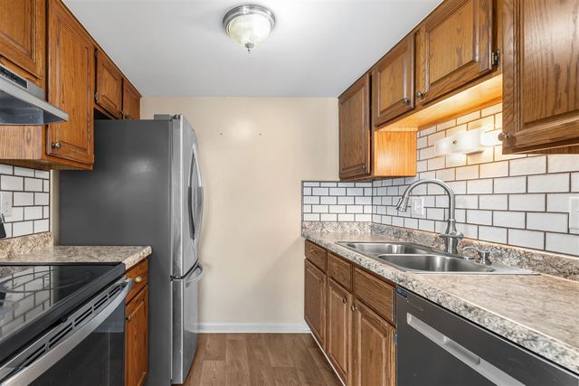 25352 Potomac Drive 7, South Lyon, MI 48178