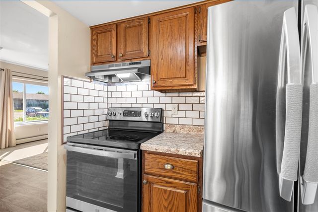 25352 Potomac Drive 7, South Lyon, MI 48178