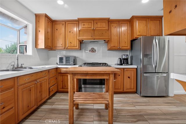 9388 Dorrington Place, Arleta, CA 91331