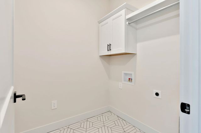 844 N Speyside Cir, Andover, KS 67002