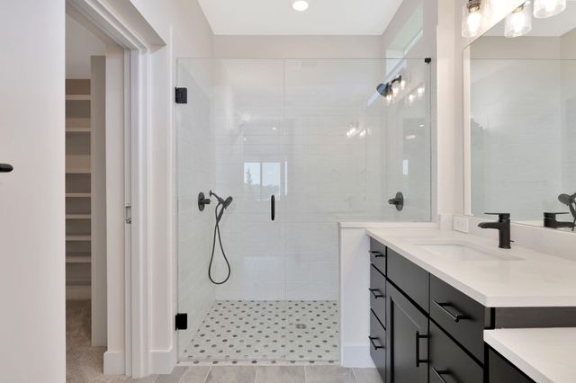 844 N Speyside Cir, Andover, KS 67002