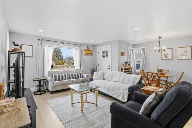 9816 E Broadway Ave, Spokane Valley, WA 99206