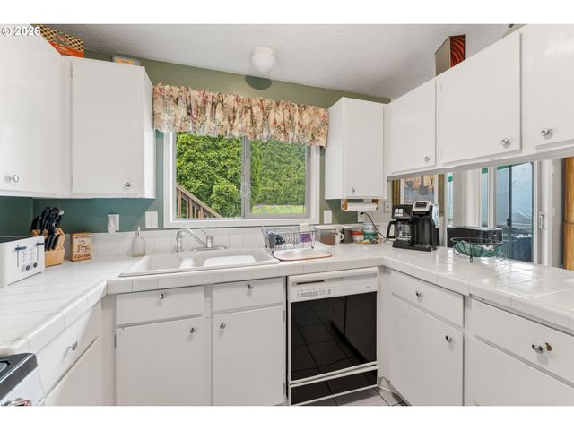 1865 7TH St, Columbia City, OR 97018