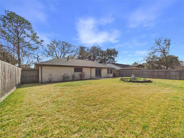 2004 Yorktown Court N, League City, TX 77573