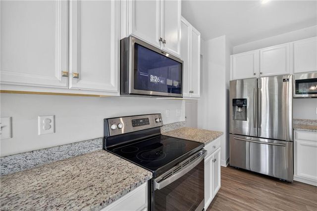 737 Big Bear LN, Chesapeake, VA 23323
