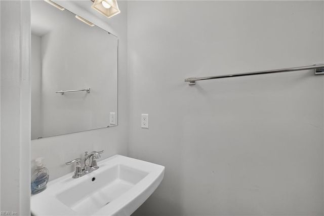 737 Big Bear LN, Chesapeake, VA 23323