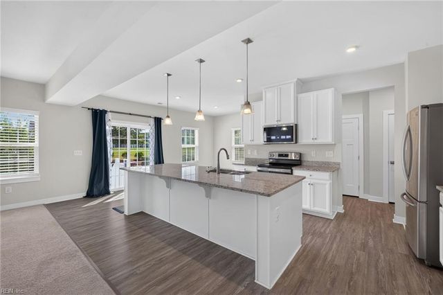 737 Big Bear LN, Chesapeake, VA 23323