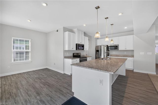 737 Big Bear LN, Chesapeake, VA 23323