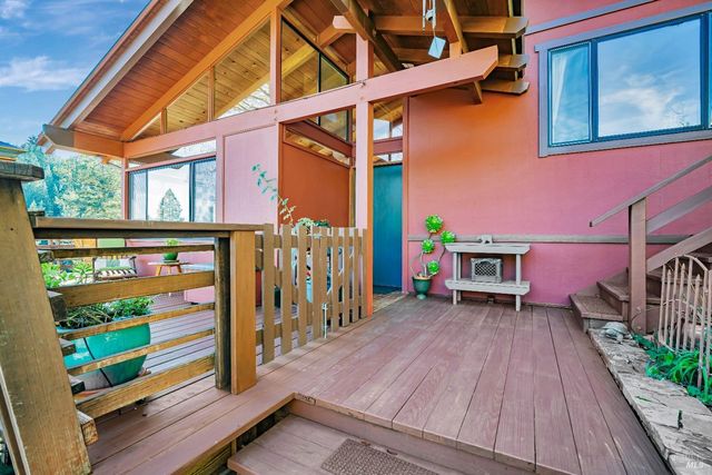 625 Tzabaco Creek Rd, Geyserville, CA 95441