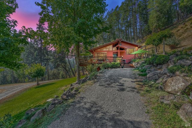625 Tzabaco Creek Rd, Geyserville, CA 95441